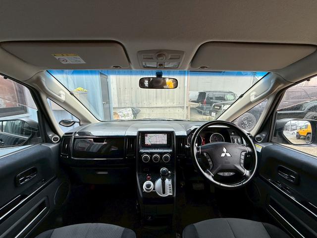 デリカD:5 G プレミアム 純正HDDナビ・3方向カメラ・フルセグTV・フリツプダウン・両側電動スライドドア・パワーバックドア・スマートキー・クルーズコントロール・ETC・オプショングリル・ルーフリアスポイラー・4WD(3枚目)