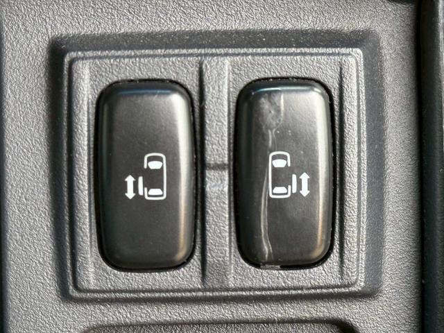 デリカD:5 G プレミアム 純正HDDナビ・3方向カメラ・フルセグTV・フリツプダウン・両側電動スライドドア・パワーバックドア・スマートキー・クルーズコントロール・ETC・オプショングリル・ルーフリアスポイラー・4WD(9枚目)