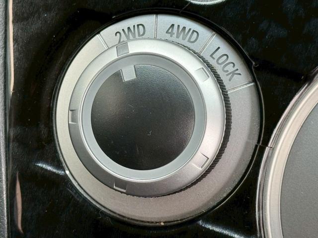 デリカD:5 G プレミアム 純正HDDナビ・3方向カメラ・フルセグTV・フリツプダウン・両側電動スライドドア・パワーバックドア・スマートキー・クルーズコントロール・ETC・オプショングリル・ルーフリアスポイラー・4WD(13枚目)