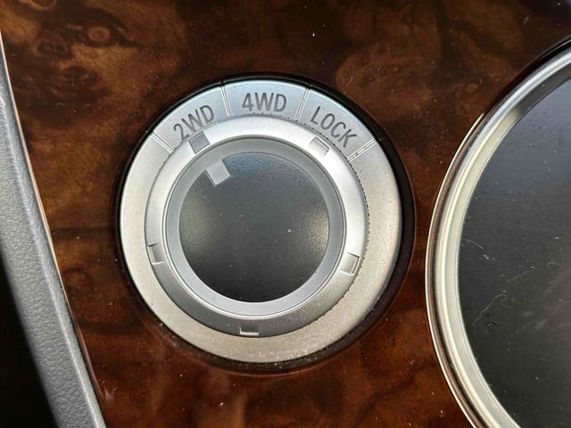 デリカD:5 シャモニー 新品ルーフキャリア・社外AW・純正HDDナビ・カメラ・両側電動スライドドア・ブルバー・シートヒーター・パワーシート・クルコン・ヨコハマジオランダーAT・サイドデカール・4WD・キャプテンシート(21枚目)