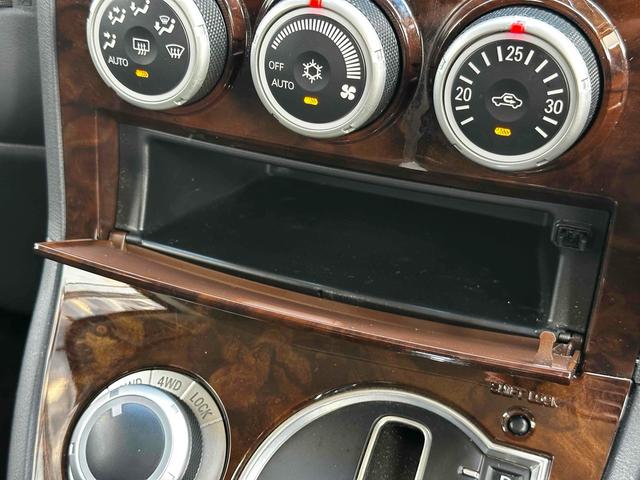 デリカD:5 シャモニー 新品ルーフキャリア・社外AW・純正HDDナビ・カメラ・両側電動スライドドア・ブルバー・シートヒーター・パワーシート・クルコン・ヨコハマジオランダーAT・サイドデカール・4WD・キャプテンシート(63枚目)