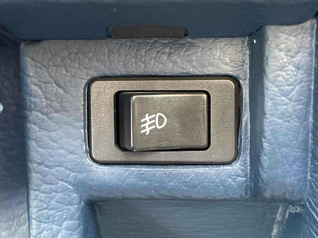 グロリアワゴン ＧＬ　５ＭＴ　ナルディウッドステアリング　買取車両　デジタルインナーミラー　木目調サイドデカール　純正ホイール　ユピテルセキュリティ　レザー調革張り　３列７人乗り　ＥＴＣ　電動格納ミラー　エアコン（10枚目）