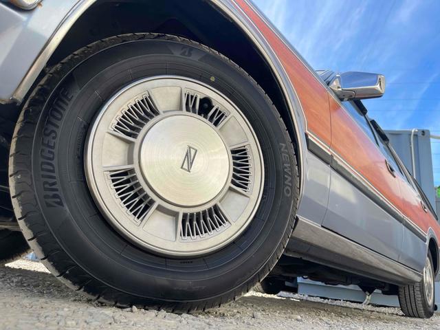 グロリアワゴン ＧＬ　５ＭＴ　ナルディウッドステアリング　買取車両　デジタルインナーミラー　木目調サイドデカール　純正ホイール　ユピテルセキュリティ　レザー調革張り　３列７人乗り　ＥＴＣ　電動格納ミラー　エアコン（19枚目）