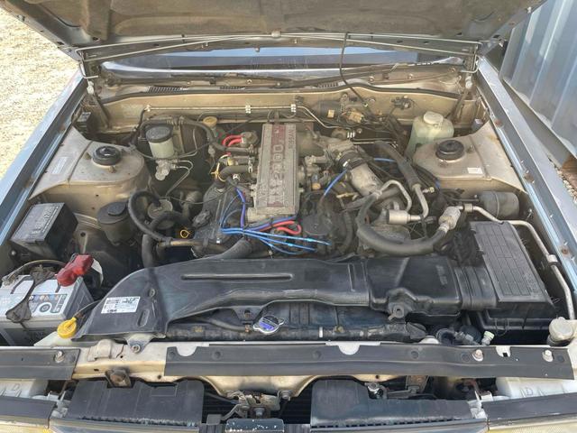 グロリアワゴン ＧＬ　５ＭＴ　ナルディウッドステアリング　買取車両　デジタルインナーミラー　木目調サイドデカール　純正ホイール　ユピテルセキュリティ　レザー調革張り　３列７人乗り　ＥＴＣ　電動格納ミラー　エアコン（20枚目）