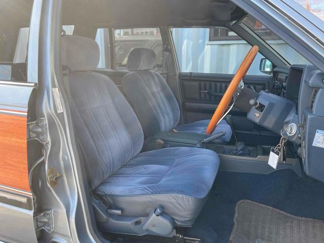 グロリアワゴン ＧＬ　５ＭＴ　ナルディウッドステアリング　買取車両　デジタルインナーミラー　木目調サイドデカール　純正ホイール　ユピテルセキュリティ　レザー調革張り　３列７人乗り　ＥＴＣ　電動格納ミラー　エアコン（23枚目）