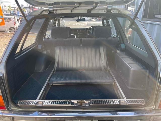 グロリアワゴン ＧＬ　５ＭＴ　ナルディウッドステアリング　買取車両　デジタルインナーミラー　木目調サイドデカール　純正ホイール　ユピテルセキュリティ　レザー調革張り　３列７人乗り　ＥＴＣ　電動格納ミラー　エアコン（35枚目）