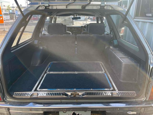 グロリアワゴン ＧＬ　５ＭＴ　ナルディウッドステアリング　買取車両　デジタルインナーミラー　木目調サイドデカール　純正ホイール　ユピテルセキュリティ　レザー調革張り　３列７人乗り　ＥＴＣ　電動格納ミラー　エアコン（37枚目）