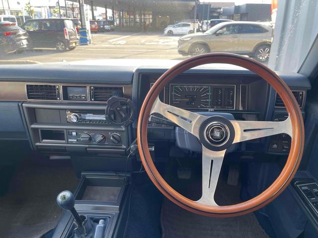 グロリアワゴン ＧＬ　５ＭＴ　ナルディウッドステアリング　買取車両　デジタルインナーミラー　木目調サイドデカール　純正ホイール　ユピテルセキュリティ　レザー調革張り　３列７人乗り　ＥＴＣ　電動格納ミラー　エアコン（42枚目）