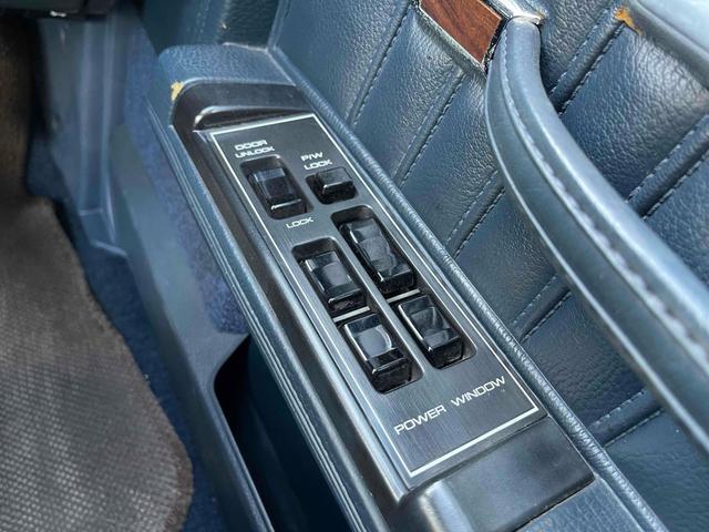 グロリアワゴン ＧＬ　５ＭＴ　ナルディウッドステアリング　買取車両　デジタルインナーミラー　木目調サイドデカール　純正ホイール　ユピテルセキュリティ　レザー調革張り　３列７人乗り　ＥＴＣ　電動格納ミラー　エアコン（44枚目）