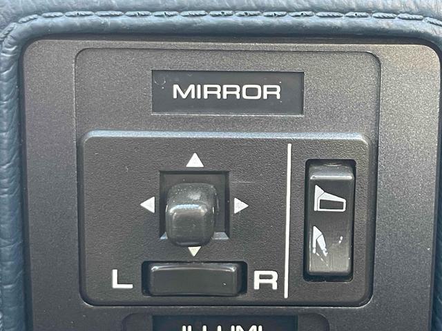 グロリアワゴン ＧＬ　５ＭＴ　ナルディウッドステアリング　買取車両　デジタルインナーミラー　木目調サイドデカール　純正ホイール　ユピテルセキュリティ　レザー調革張り　３列７人乗り　ＥＴＣ　電動格納ミラー　エアコン（50枚目）