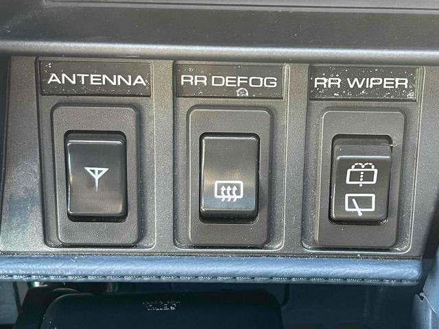 グロリアワゴン ＧＬ　５ＭＴ　ナルディウッドステアリング　買取車両　デジタルインナーミラー　木目調サイドデカール　純正ホイール　ユピテルセキュリティ　レザー調革張り　３列７人乗り　ＥＴＣ　電動格納ミラー　エアコン（51枚目）