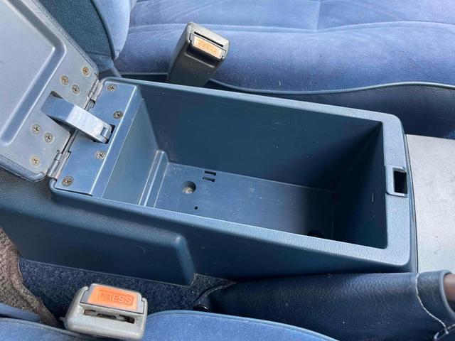 グロリアワゴン ＧＬ　５ＭＴ　ナルディウッドステアリング　買取車両　デジタルインナーミラー　木目調サイドデカール　純正ホイール　ユピテルセキュリティ　レザー調革張り　３列７人乗り　ＥＴＣ　電動格納ミラー　エアコン（62枚目）