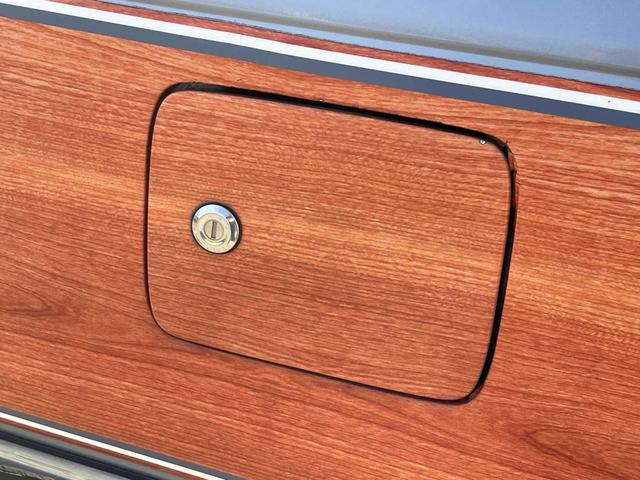 グロリアワゴン ＧＬ　５ＭＴ　ナルディウッドステアリング　買取車両　デジタルインナーミラー　木目調サイドデカール　純正ホイール　ユピテルセキュリティ　レザー調革張り　３列７人乗り　ＥＴＣ　電動格納ミラー　エアコン（66枚目）