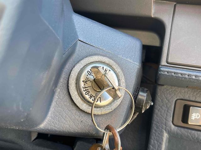 グロリアワゴン ＧＬ　５ＭＴ　ナルディウッドステアリング　買取車両　デジタルインナーミラー　木目調サイドデカール　純正ホイール　ユピテルセキュリティ　レザー調革張り　３列７人乗り　ＥＴＣ　電動格納ミラー　エアコン（68枚目）