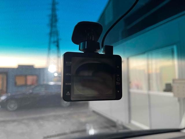 ドライブレコーダーもついています！もし事故を起こしてしまったら。そんな時に心強い味方になるのが、運転の記録を映像と音で記録するドライブレコーダーです。