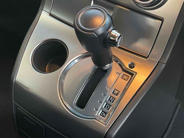 発進時や後退時に必ず操作するレバーです。操作のしやすさが肝になってきます。ぜひ一度体感してください。