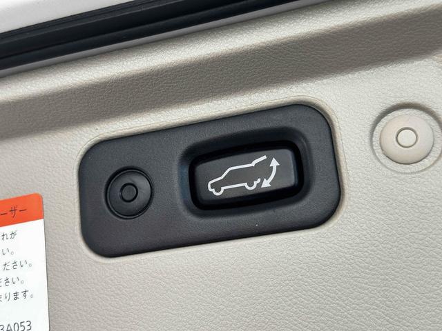 デリカD:5 G プレミアム ボディリフトアップ ガナドールマフラー シートカバー ナビ 後席モニター Bカメラ 両側パワスラ クルコン 社外AW 7人乗り ETC スマートキー HID サイドステップ 電動リアゲート シートH(15枚目)