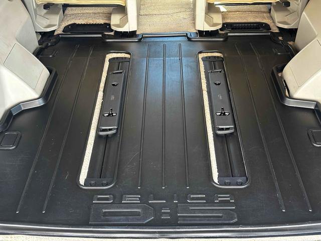 デリカD:5 G プレミアム ボディリフトアップ ガナドールマフラー シートカバー ナビ 後席モニター Bカメラ 両側パワスラ クルコン 社外AW 7人乗り ETC スマートキー HID サイドステップ 電動リアゲート シートH(40枚目)