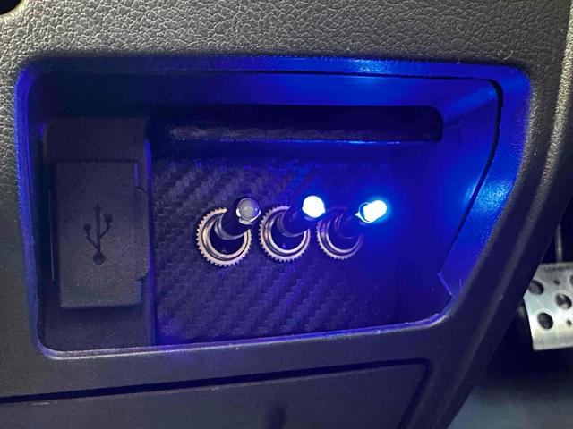 デリカD:5 G プレミアム ボディリフトアップ ガナドールマフラー シートカバー ナビ 後席モニター Bカメラ 両側パワスラ クルコン 社外AW 7人乗り ETC スマートキー HID サイドステップ 電動リアゲート シートH(61枚目)