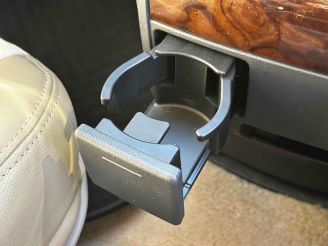 デリカD:5 G プレミアム ボディリフトアップ ガナドールマフラー シートカバー ナビ 後席モニター Bカメラ 両側パワスラ クルコン 社外AW 7人乗り ETC スマートキー HID サイドステップ 電動リアゲート シートH(68枚目)