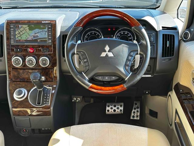 デリカD:5 G プレミアム ボディリフトアップ ガナドールマフラー シートカバー ナビ 後席モニター Bカメラ 両側パワスラ クルコン 社外AW 7人乗り ETC スマートキー HID サイドステップ 電動リアゲート シートH(71枚目)