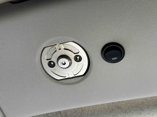 デリカD:5 G プレミアム ボディリフトアップ ガナドールマフラー シートカバー ナビ 後席モニター Bカメラ 両側パワスラ クルコン 社外AW 7人乗り ETC スマートキー HID サイドステップ 電動リアゲート シートH(73枚目)