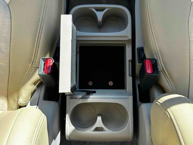 デリカD:5 G プレミアム ボディリフトアップ ガナドールマフラー シートカバー ナビ 後席モニター Bカメラ 両側パワスラ クルコン 社外AW 7人乗り ETC スマートキー HID サイドステップ 電動リアゲート シートH(75枚目)