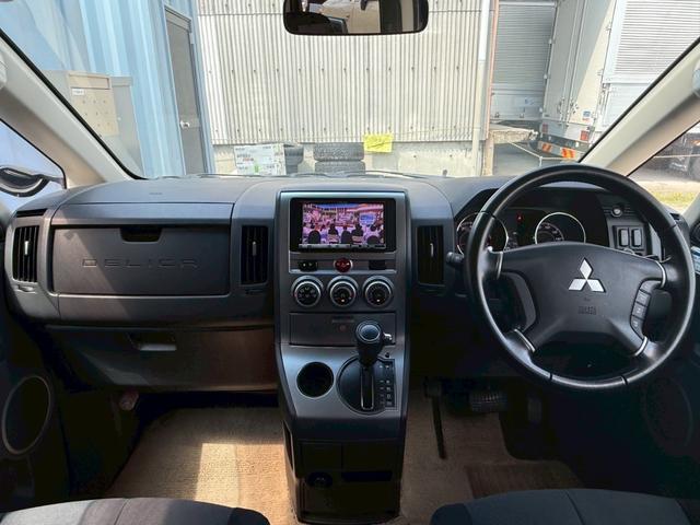 デリカD:5 G パワーパッケージ アルパインHDDナビ・フルセグTV・バックカメラ・両側電動スライドドア・デイトナホイール・マッドスターMTタイヤ・スマートキー・クルーズコントロール・パドルシフト・キセノン・ダブルエアコン・フォグ(3枚目)