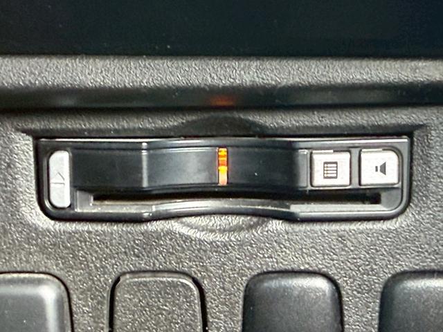 デリカD:5 G パワーパッケージ アルパインHDDナビ・フルセグTV・バックカメラ・両側電動スライドドア・デイトナホイール・マッドスターMTタイヤ・スマートキー・クルーズコントロール・パドルシフト・キセノン・ダブルエアコン・フォグ(11枚目)