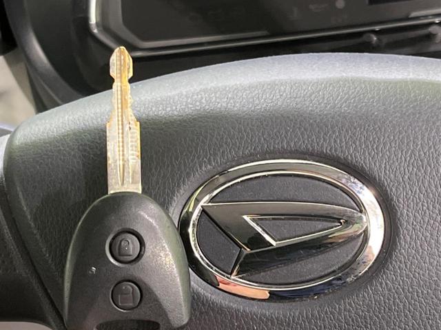 X SAIII 衝突被害軽減装置 禁煙車 オートハイビーム LEDヘッドライト クリアランスソナー 純正CDオーディオ 電動格納ミラー ドアバイザー アイドリングストップ プライバシーガラス(28枚目)