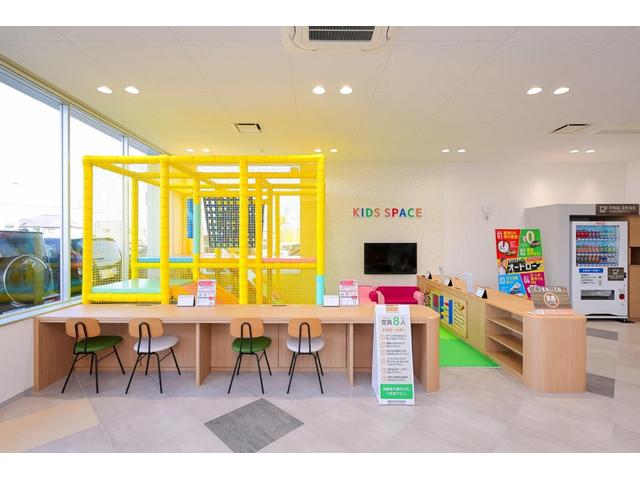 プリウス Ａ　禁煙車　フルエアロ　純正ナビ　バックカメラ　衝突軽減装置　レーダークルーズ　コーナーセンサー　スマートキー　ＬＥＤヘッド　ＥＴＣ　オートハイビーム　オートライト　オートエアコン　純正１５インチアルミ（78枚目）