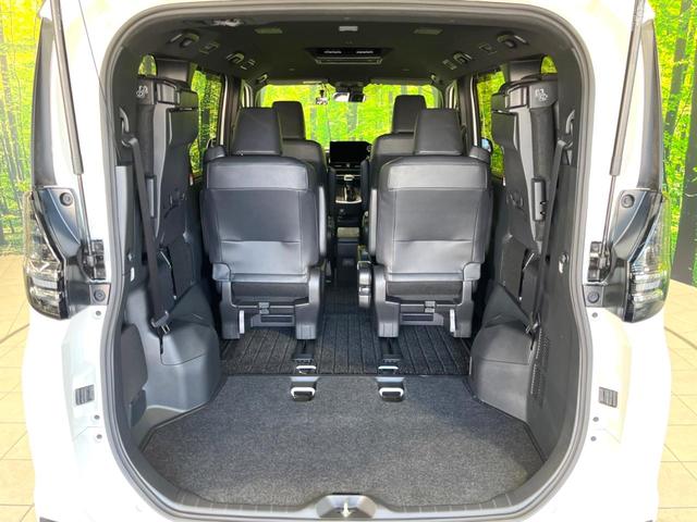 ヴォクシー Ｓ－Ｚ　禁煙車　純正１０．５型ナビ　バックカメラ　１４型フリップダウンモニター　両側電動ドア　ブラインドスポットモニター　セーフティセンス　レーダークルーズ　ＥＴＣ　ドラレコ　コーナーセンサー　ＬＥＤヘッド（11枚目）
