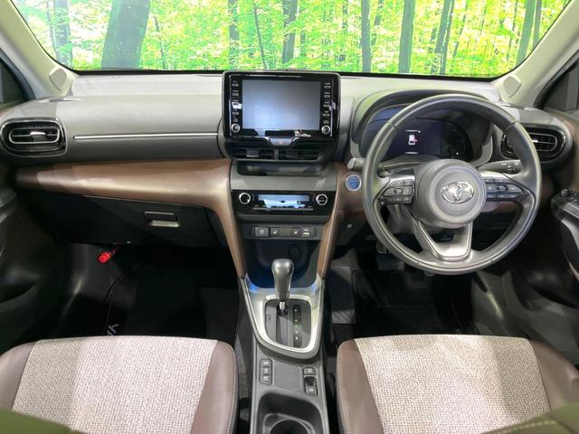ヤリスクロス ハイブリッドＺ　現行　禁煙車　ナビ機能　全周囲カメラ　ＥＴＣ　前後ドラレコ　セーフティセンス　レーダークルーズコントロール　シートヒーター　パワーシート　ＬＥＤヘッドライト　スマートキー　オートライト（2枚目）