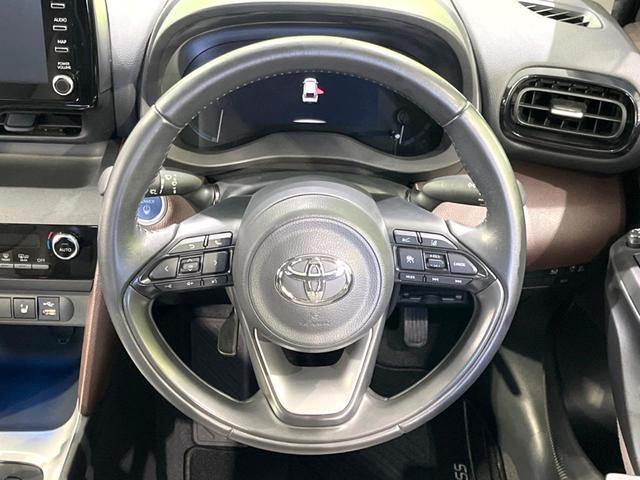ヤリスクロス ハイブリッドＺ　現行　禁煙車　ナビ機能　全周囲カメラ　ＥＴＣ　前後ドラレコ　セーフティセンス　レーダークルーズコントロール　シートヒーター　パワーシート　ＬＥＤヘッドライト　スマートキー　オートライト（11枚目）