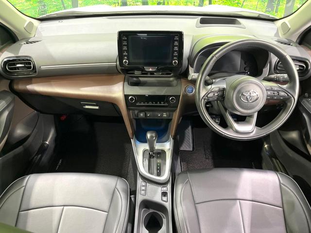 ヤリスクロス ハイブリッドＺ　現行　禁煙車　ナビ機能　全周囲カメラ　アドバンスドパーク　ステアリングヒーター　ＥＴＣ　ドラレコ　セーフティセンス　レーダークルーズ　ルーフレール　シートヒーター　パワーシート　ＬＥＤヘッドライト（2枚目）