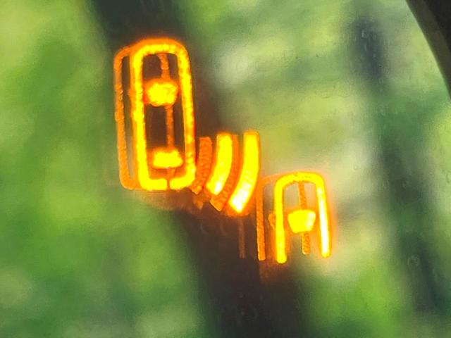 シエンタ ハイブリッドＺ　禁煙車　ファンツールパッケージ　セーフティセンス　純正１０．５型ナビ　全方位カメラ　ドラレコ　ＥＴＣ　クリアランスソナー　レーダークルーズ　ブラインドスポットモニター　ＬＥＤヘッド　サンシェード（6枚目）