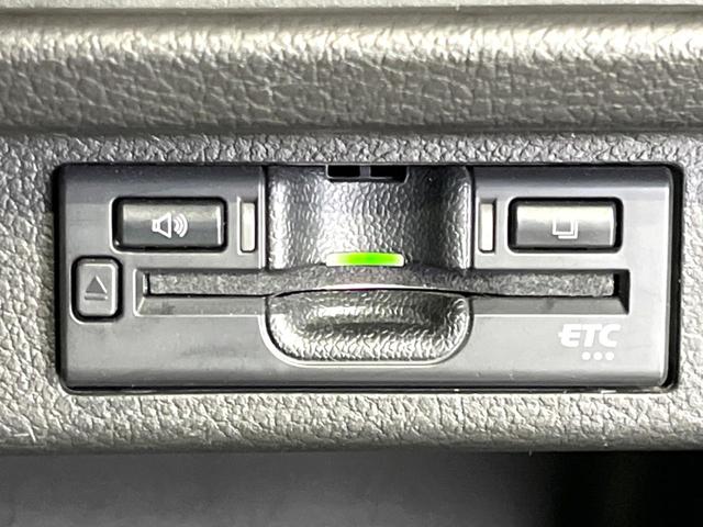 【ＥＴＣ】高速道路の料金所をストレスなく通過！話題のスポットやサービスエリアに多い「スマートＩＣ」利用時は必須のアイテムです。当店でセットアップを実施、ご納車当日からすぐにご利用いただけます！