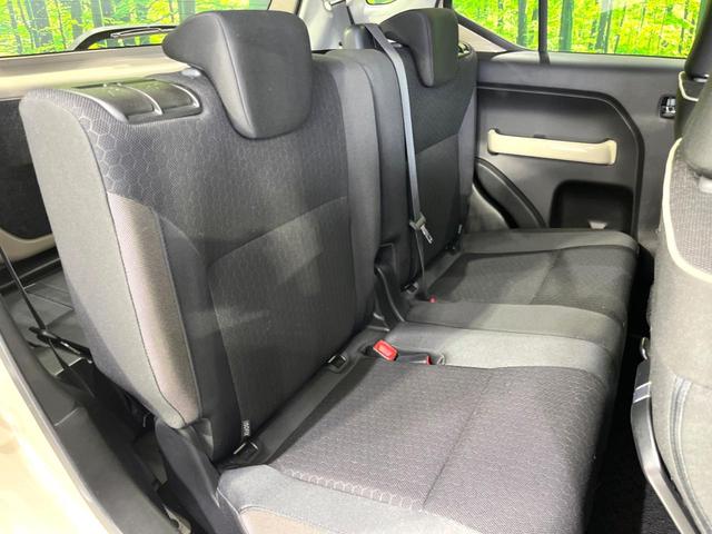 後部座席も気になるようなキズ・汚れやへたり等、大きなダメージはなく、良好な状態です。