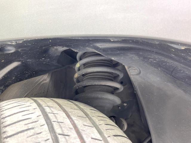 お車を安心してお乗りいただく為には、足回りの定期点検が欠かせません。サービスサポート（有償保証）では無料点検もご提供しており、安心のカーライフをお過ごしいただけるサポート体制が整っています。