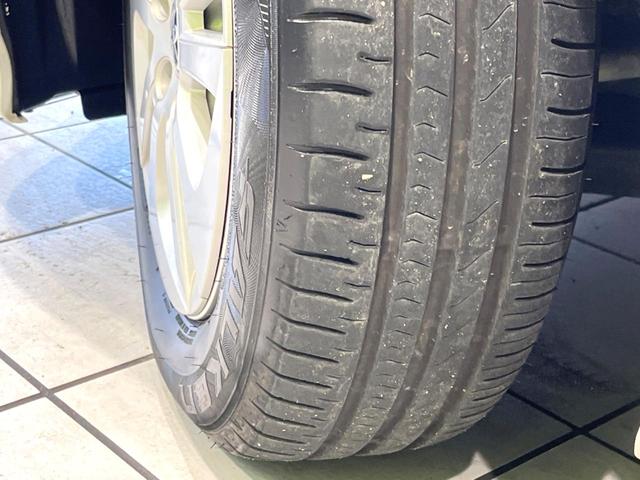 プリウス S 禁煙車 純正SDナビ バックカメラ プリクラッシュセーフティシステム レーダークルーズ ETC LEDヘッドライト オートハイビーム オートライト オートエアコン 純正15インチアルミホイール(27枚目)