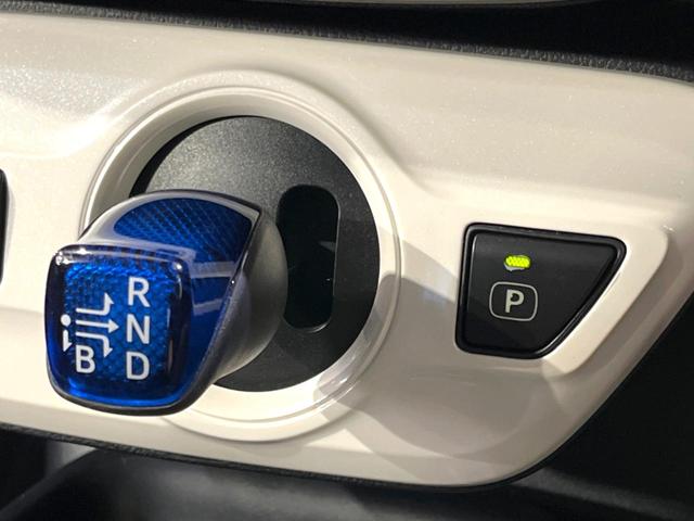 プリウス S 禁煙車 純正SDナビ バックカメラ プリクラッシュセーフティシステム レーダークルーズ ETC LEDヘッドライト オートハイビーム オートライト オートエアコン 純正15インチアルミホイール(46枚目)