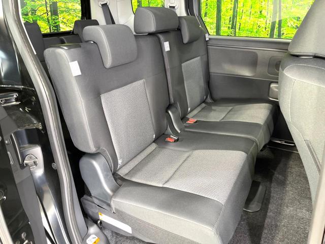 シエンタ ハイブリッドＸ　登録済未使用車　パワースライドドア　レーダークルーズ　セーフティセンス　ＬＥＤヘッドライト　レーンキープ　オートマチックハイビーム　スマートキー　ステアリングスイッチ　オートエアコン　オートライト（9枚目）