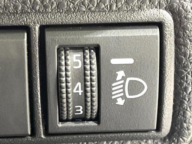 カローラツーリング ハイブリッド　ダブルバイビー　後期　禁煙車　純正１０．５型ナビ　バックカメラ　ブラインドスポットモニター　シートヒーター　ステアリングヒーター　レーダークルーズ　ドラレコ　ＥＴＣ　セーフティセンス　ＬＥＤヘッドライト　スマートキー（49枚目）