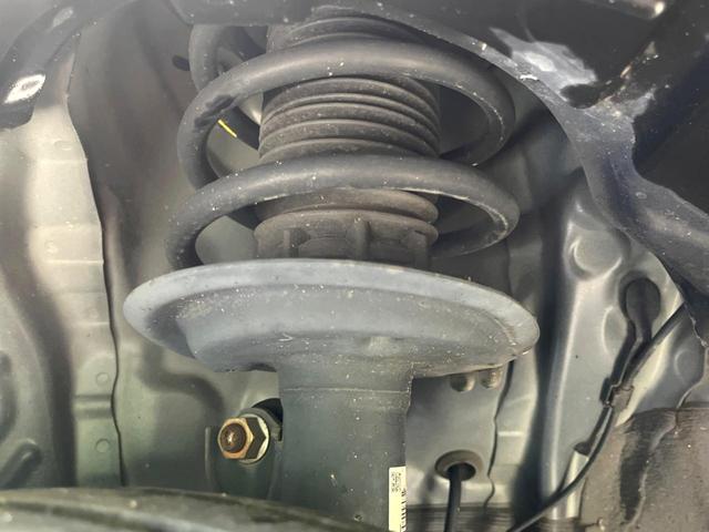 お車を安心してお乗りいただく為には、足回りの定期点検が欠かせません。サービスサポート（有償保証）では無料点検もご提供しており、安心のカーライフをお過ごしいただけるサポート体制が整っています。