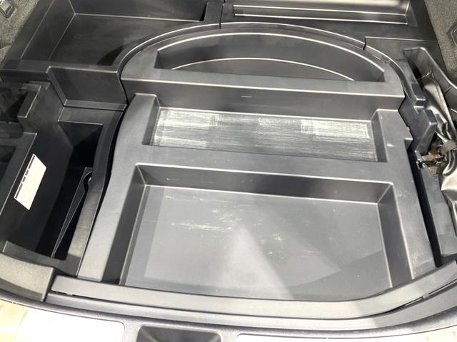 ハリアー プレミアム　禁煙車　純正９型ナビ　バックカメラ　プリクラッシュセーフティシステム　レーダークルーズ　コーナーセンサー　電動リアゲート　パワーシート　ＥＴＣ　ドラレコ　スマートキー　ＬＥＤヘッド　オートハイビーム（50枚目）