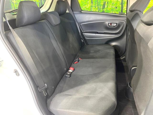 後部座席も気になるようなキズ・汚れやへたり等、大きなダメージはなく、良好な状態です。