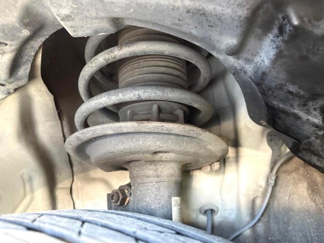 お車を安心してお乗りいただく為には、足回りの定期点検が欠かせません。サービスサポート（有償保証）では無料点検もご提供しており、安心のカーライフをお過ごしいただけるサポート体制が整っています。