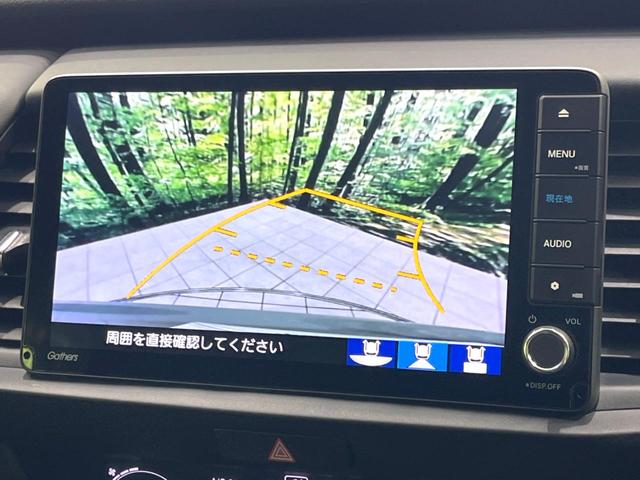 フィット ｅ：ＨＥＶホーム　後期　禁煙車　純正９型ナビ　ホンダセンシング　バックカメラ　ＥＴＣ　アダプティブクルコン　ハーフレザーシート　コーナーセンサー　ＬＥＤヘッド　オートライト　オートエアコン　スマートキー（5枚目）