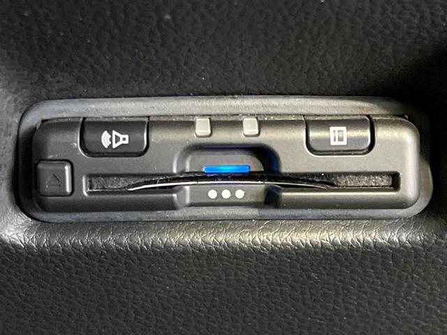 フィット ｅ：ＨＥＶホーム　後期　禁煙車　純正９型ナビ　ホンダセンシング　バックカメラ　ＥＴＣ　アダプティブクルコン　ハーフレザーシート　コーナーセンサー　ＬＥＤヘッド　オートライト　オートエアコン　スマートキー（7枚目）