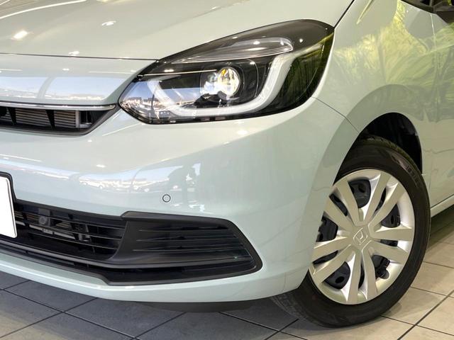 フィット ｅ：ＨＥＶホーム　後期　禁煙車　純正９型ナビ　ホンダセンシング　バックカメラ　ＥＴＣ　アダプティブクルコン　ハーフレザーシート　コーナーセンサー　ＬＥＤヘッド　オートライト　オートエアコン　スマートキー（12枚目）